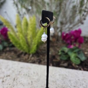 Elegant Gold and Pearl Drop Earrings